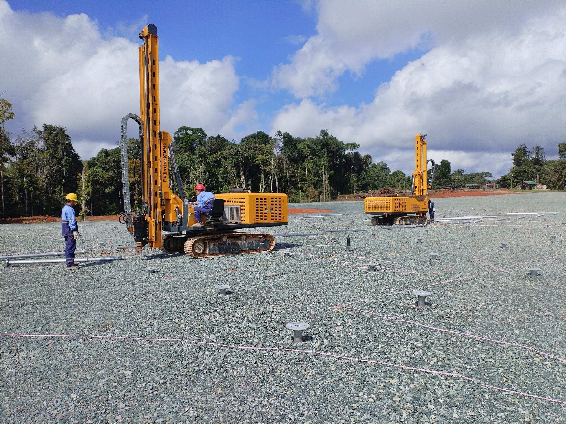 46.圭亞那光伏新能源樁基礎(chǔ)施工.jpg